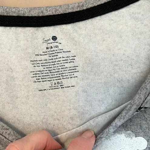 secret treasures sz M grey SS graphic T-shirt with giraffe “what’s up” EUC - Image 4