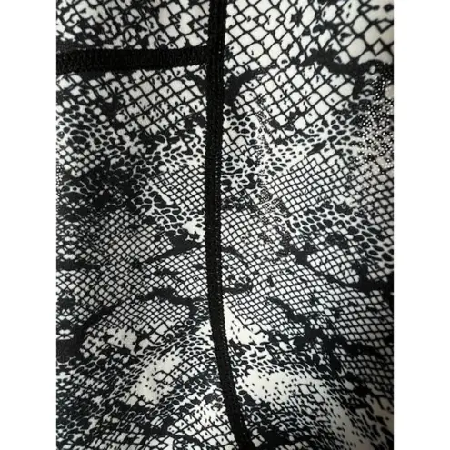 Zyia Metallic Cobra Pocket Light n Tight Hi Rise Capri Leggings Size 4