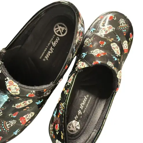 Easy Street Day Of The Dead Women Size 7.5 W Laurie Clogs Nursing Slip Resistant
