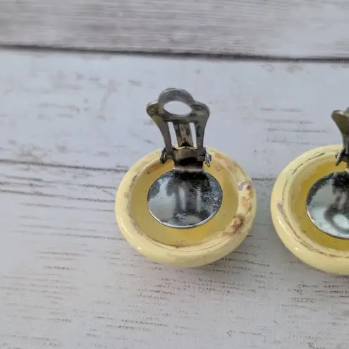 Vintage Clip On Earrings Light Yellow / Pastel Yellow Retro
