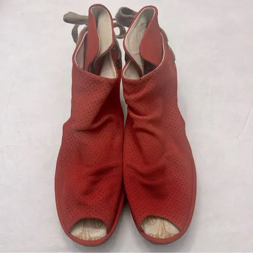 Fly London Yull Red Perforated Nubuck Peep-Toe Wedge Sandals size 40 (9-9.5)