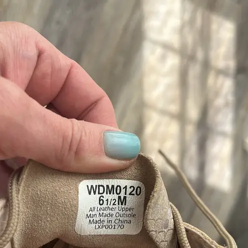 Twisted X women’s snake boat shoes slip on moccasins size 6.5 leather metallic