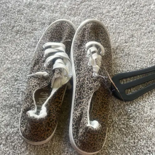 Mad love New comfort tennis shoe in leopard print soft interior 6