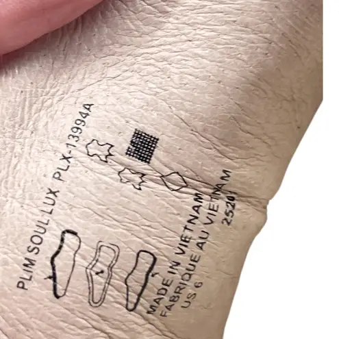 Taos Plim Soul Luxe Sneaker in Metallic Silver Size 6 Quiet Luxury Leather