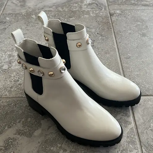 Karl Lagerfeld Paris Porshay Lug Sole Boots in Bone/White, Size 8 NEW $189