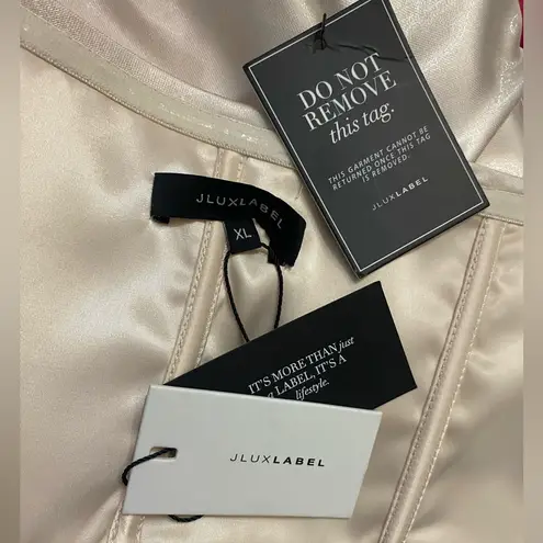 JLUXLABEL CHAMPAGNE GALA PLEATED TOP XL Color: Champagne
BNWT