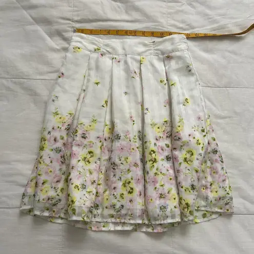 White gingham weave & pink yellow floral skirt with elastic waistband Size M