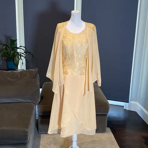 Women’s Tea Length Chiffon & Lace Dress with Matching Chiffon Jacket Size 12 Yellow