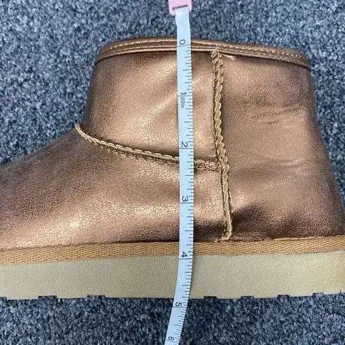 Arizona Jeans Arizona Jean Co bronze brown foil mini ugg boots ankle shearling lined 7.5