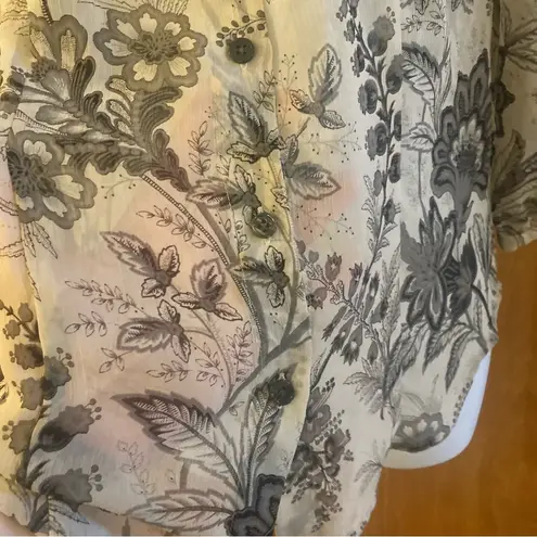Van Heusen Sheer Floral Black & Cream  Button Down Shirt Size Medium thumbnail 5