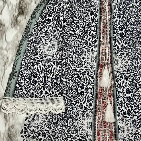 Peter Nygard Lovely Floral Patterned Peasant Shirt Blouse Boho Chic Witchy Wicca