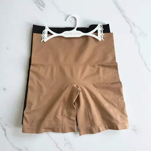 NEARLY NUDE Set of 2 Shaping Seamless Shorts Size Medium NEW NWOT Black