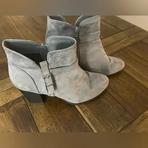 Kelly & Katie  heeled bootie 8.5