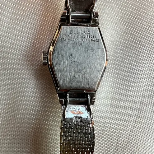 Bulova Vintage Watch Women’s Ladies Silver Mesh Buckle Band 1977 Manual Wind 6"