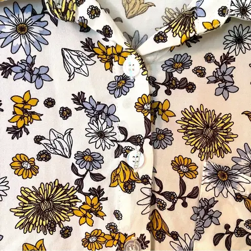 belle du jour Junior’s Short Sleeve Floral Printed Button-down Cropped Blouse