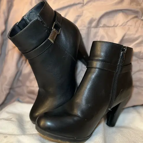 White Mountain Women's Ankle Boot Black Shayla 7.5 Medium