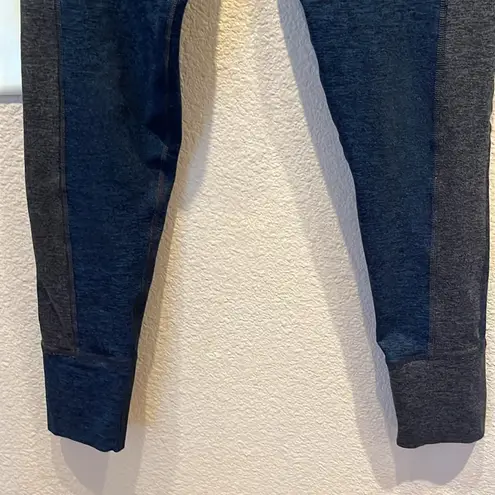 Vuori Women’s Origin Color block Heather Navy and Charcoal leggings Size Small