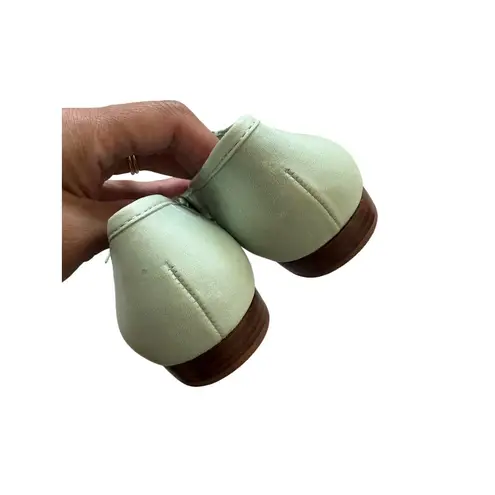 Enzo Angiolini Light Green Seashell Leather Loafers Flats Size 5.5