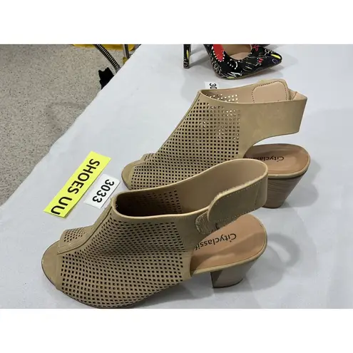 Womans City Classified Size 9 Beige Peep Toe Sling Back Vented Heel Ankle Shoes Tan
