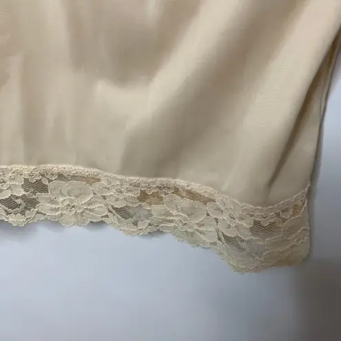 Vintage Cream Beige Lace Trim Full Slip 60s 70s Sz 34 Medium