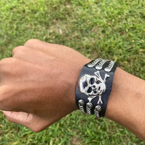 Silver skull and crossbones Gothic faux leather Punk bracelet chain Grunge Rock Black