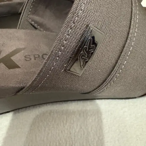 AK Sport Metallic Silver Slides Sandals Slip On Wedge Heel Akchanay Sz 9M