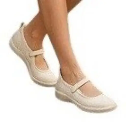 Jsport Women's Melody Cushioned Memory Foam Casual Flat Shoes Cream Size 10 NWB