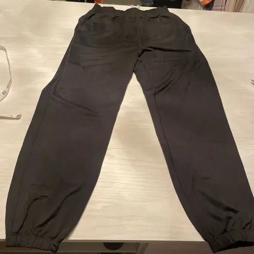 Vuori ’s Women’s Black Dreamy Jogger