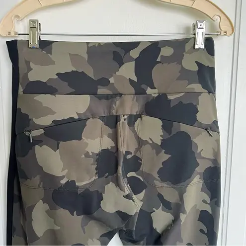 Athleta  • Essex Camo Hybrid Tight legging pant green black hiking outdoor active