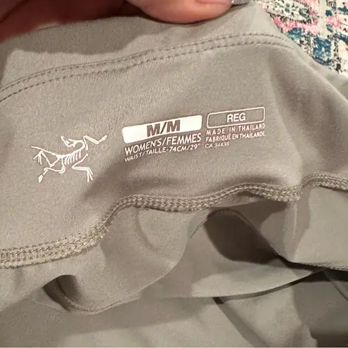 ARC’TERYX TAUPE GREY ATHLETIC HIKING SKIRT M Tan Size M