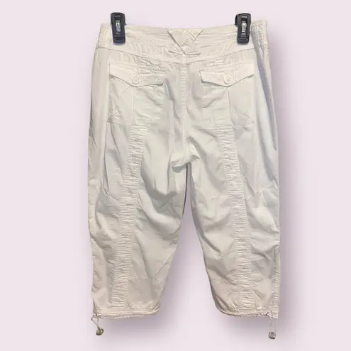 Style & Co . Petite Mid-rise Capri Cargo Pants in White - size 6P