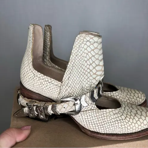 Freebird by Steven | Snakeskin 7 Women’s White Ankle Boots with Silver Hardware
