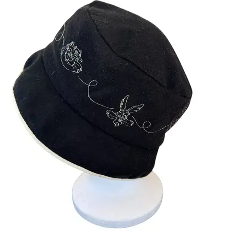 Vintage 1991 Warner Brothers collectable bucket hat (pre Owned like new)… Black Size L