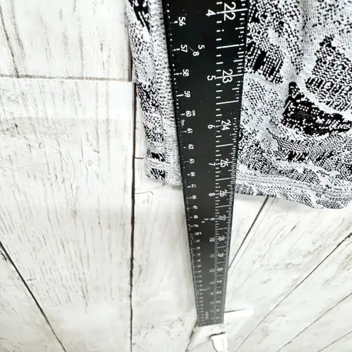 Spyder Active Pants Women Size XL Camo Biker Pixel Ankle Crop Athletic Leggings