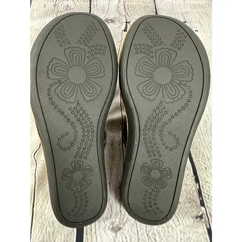 White Mountain Cliffs by Carnation Comfort Thong Sandals Flower Navy 8.5M NEW