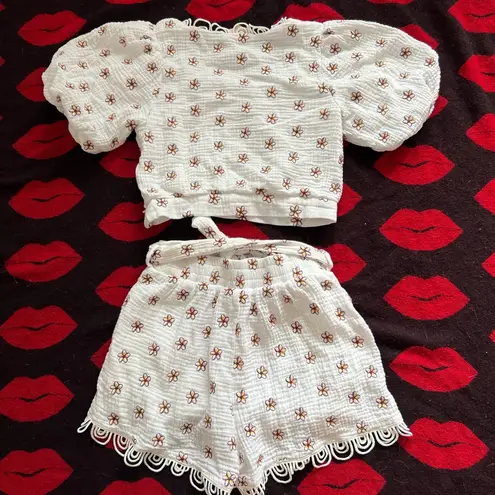 Ciebon white embroidered flowers puffy sleeve two piece top shorts XS