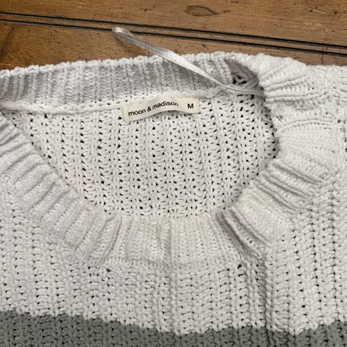 Moon & Madison colorblock sweater Medium‎ Size 8