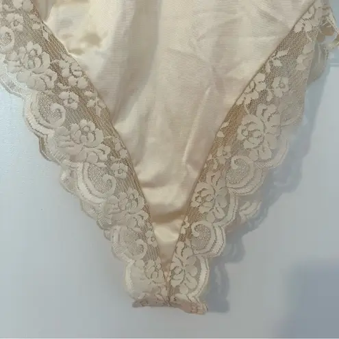 Maidenform Vintage Chantilly Lace Trim Bodysuit