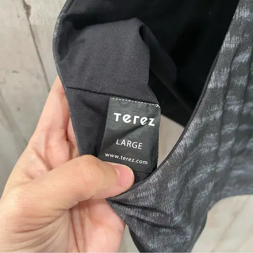 Terez Hi-Shine Racerback Sports Bra in Show Your Stripes Black/Gray Womens Large