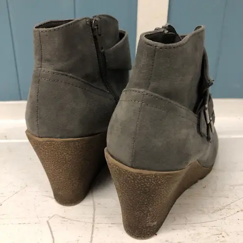 Metaphor Gray Suede Platform Wedge Ankle Boots Women’s Size 8.5