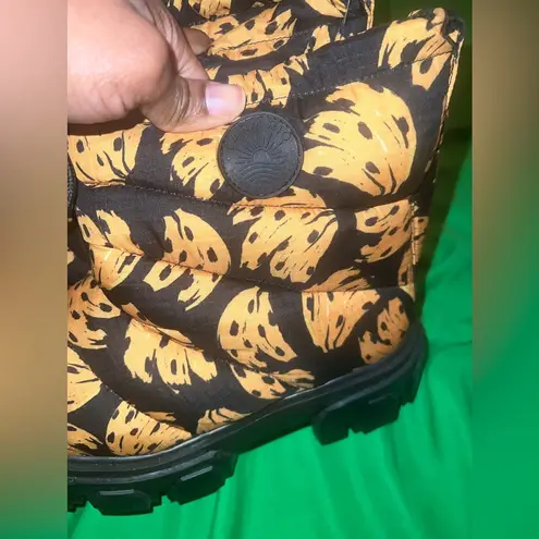 Farm Rio Banana Bunch Lug Sole Puffer Stylish Black and Orange Boots size 7.5