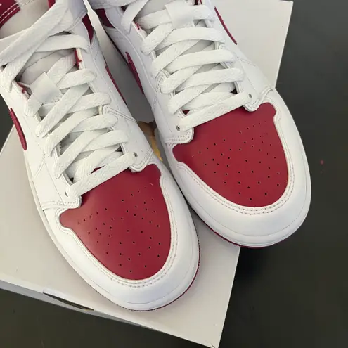 Nike NIB  Air Jordan 1 Mid White Pomegranate