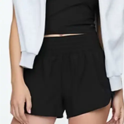  GapFit Runaround Short Green Medium NWT