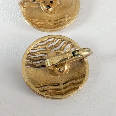 Trifari Vintage Clip On Earrings Gold Tone Circle with Wavy & Line Design Large
