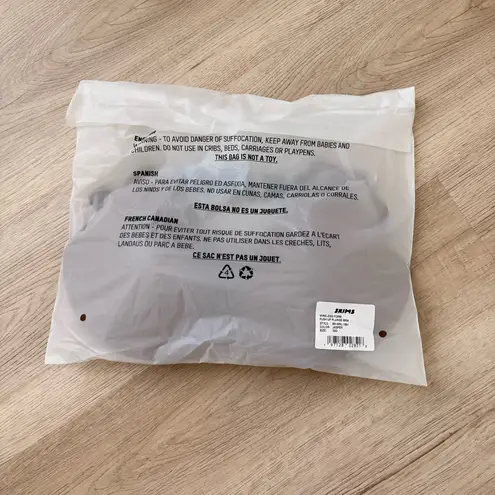 SKIMS Wireless Form Push-Up Plunge Bra