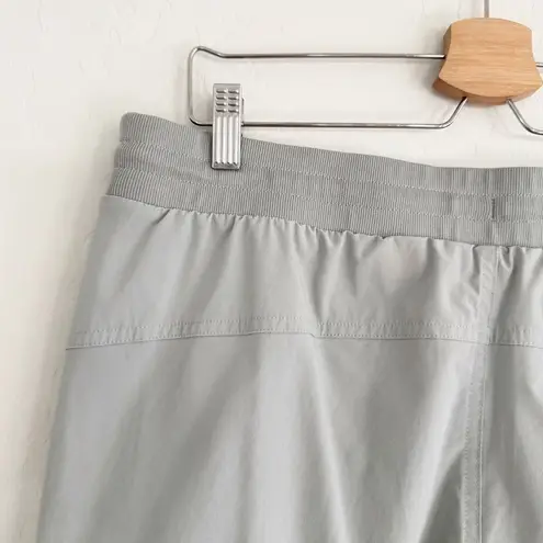 Cabela's Classic Fit Women's Size XL Light Gray Pull-on Nylon Hiking Active Pant