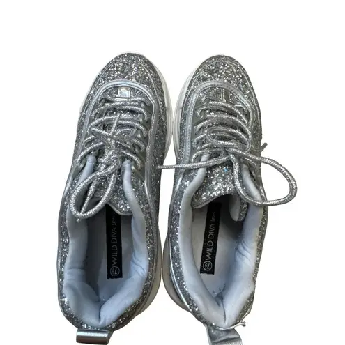Wild Diva Lounge women’s silver sparkling shoe/ sneakers size 7.5 SKU 3544