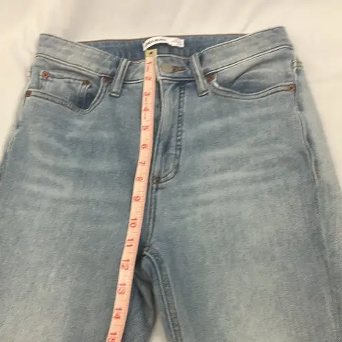 Elizabeth and James High Rise Skinny Ankle Light Blue Distressed Jeans size 8/29