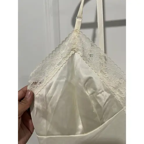 Vanity Fair Vintage 80s Nylon Full Slip Gown Lace Bodice Cream Sz 38 NWT