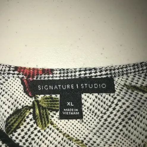 Signature Studio BLACK WHITE RED GREEN FLORAL BABY DOLL TOP SIZE XL